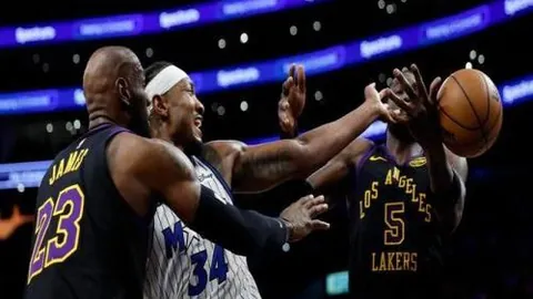 勇攀梦想巅峰，DPOY荣耀同享，成就之路不设限——NBA精彩瞬间不容错过！